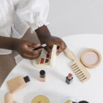 Beauty Set Kosmetiktasche aus Holz für Rollenspiele – Bild 3