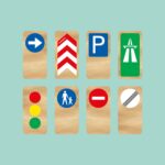 Verkehrsschilder aus Holz für Rollenspiele und Verkehrserziehung – Bild 3