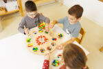 Legematerial aus Holz: Kreativität und Formenerkennung für Kinder – Bild 2