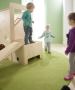 Dusyma Kabäuschen: Vielseitiges Spiel- und Bewegungselement für Kita und Kindergarten – Bild 26