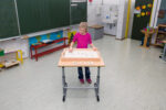 Sandwanne mit Glasboden für kreatives Gestalten und Feinmotorik – Bild 11