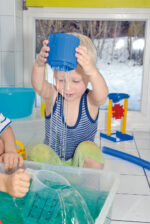 Wasserwerkstatt Krippenset: Entdecken und Experimentieren mit Wasser – Bild 2