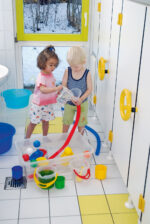 Wasserwerkstatt Krippenset: Entdecken und Experimentieren mit Wasser – Bild 6