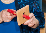 Tucky: Geduldsspiel aus Holz zur Förderung von Feinmotorik und Konzentration – Bild 6