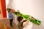 Wandleiste für Spielfiguren – Kulisse für kreative Rollenspiele – Bild 4