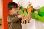 Wandleiste für Spielfiguren – Kulisse für kreative Rollenspiele – Bild 5