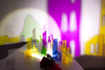 Bunte Lichtstadt: Kreatives Experimentieren mit Licht und Schatten – Bild 5