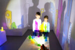 Bunte Lichtstadt: Kreatives Experimentieren mit Licht und Schatten – Bild 14