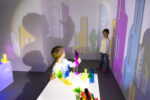Bunte Lichtstadt: Kreatives Experimentieren mit Licht und Schatten – Bild 16