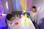Bunte Lichtstadt: Kreatives Experimentieren mit Licht und Schatten – Bild 31
