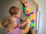 Regenbogen Steckbrett Wand: Kreatives Gestalten mit Farben und Formen – Bild 23