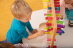 Regenbogen-Steckspiel: Förderung von Feinmotorik und Kreativität – Bild 10