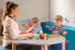 Wir bauen ein Haus: Kreatives Stapelspiel für frühe Förderung – Bild 7