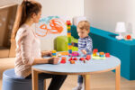 Wir bauen ein Haus: Kreatives Stapelspiel für frühe Förderung – Bild 11