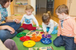 Juwelino: Farbenlehre und Feinmotorik mit glitzernden Juwelen – Bild 18