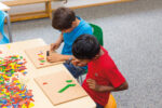 Dusyma Nageltäfelchen aus Hartholz: Kreativität und Feinmotorik – Bild 13