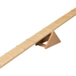 Wippbrett aus Holz: Balance und Koordination für Kinder